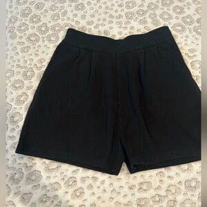 NWOT Size Medium Sweater like Size Medium Shorts